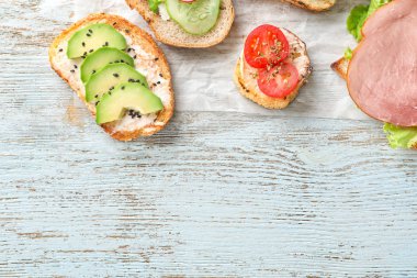 Tablo farklı lezzetli tost