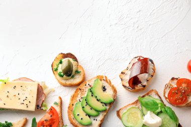 Tablo farklı lezzetli tost