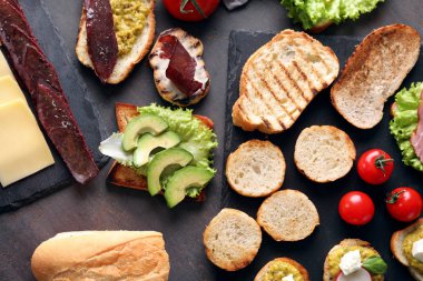 Tablo farklı lezzetli tost