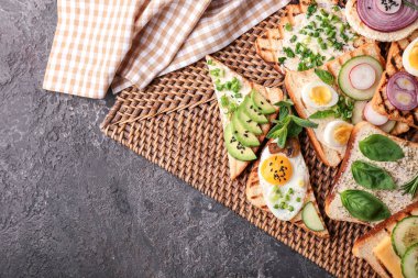 Hasır mat farklı lezzetli tost