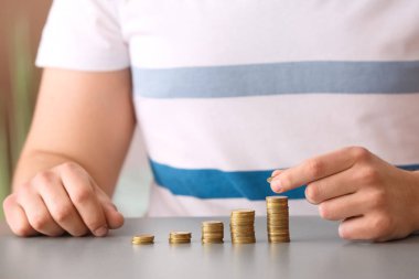 Adam yığın sikkeleri üzerinde tablo. Tasarruf kavramı