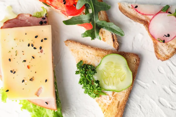 Verschillende Heerlijke Toast Tafel — Stockfoto