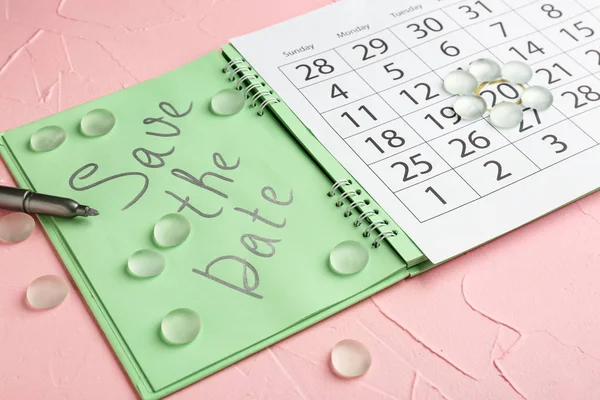 Kalender Mit Text Datum Speichern Auf Farbigem Hintergrund — Stockfoto