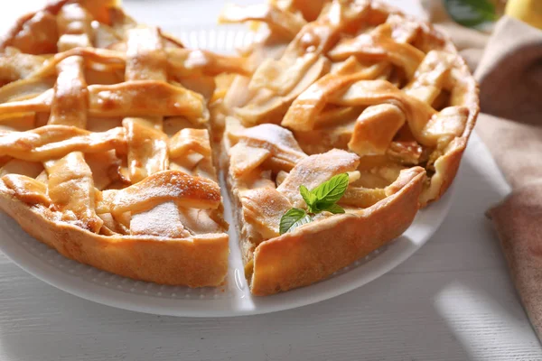 Plaat Met Lekkere Appeltaart Houten Tafel — Stockfoto