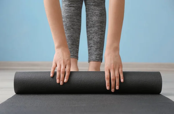 Young Woman Yoga Mat Indoors — Stock Photo, Image