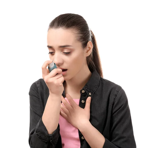 Mujer Joven Usando Inhalador Sobre Fondo Blanco Concepto Alergia —  Fotos de Stock