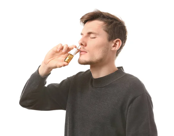 Jovem Usando Gotas Nasais Fundo Branco Conceito Alergia — Fotografia de Stock