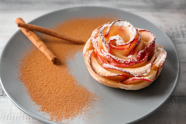 Plate Rose Shaped Apple Pastry Cinnamon Table — Stock Photo, Image