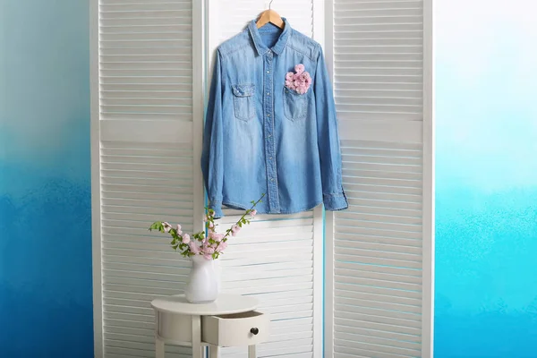 Shirt Flowers Pocket Folding Screen — Stock Photo, Image