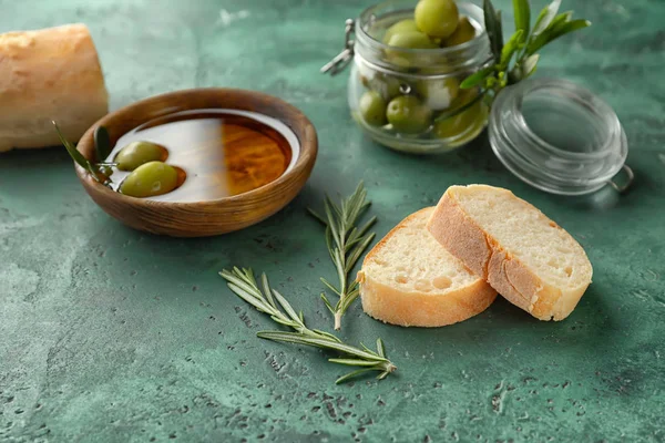 Bowl Olive Oil Bread Textured Table — Stock Photo, Image