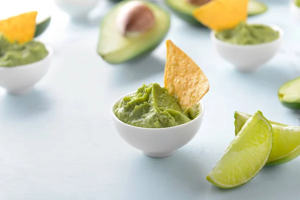 Bowl Delicious Guacamole Nachos Light Background — Stock Photo, Image