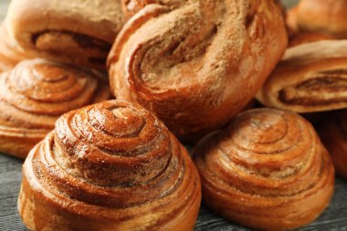 Tablo, tatlı tatlı tarçınlı çörek