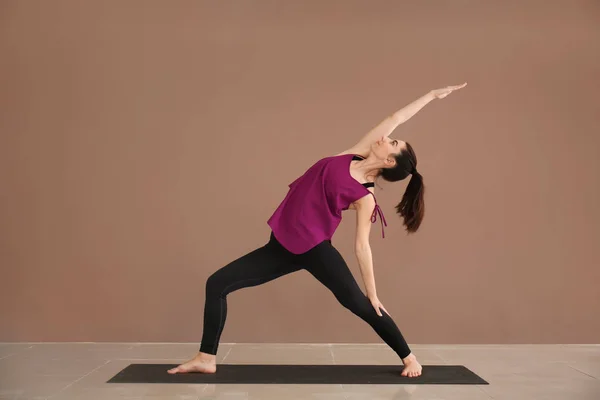 Young Woman Practicing Yoga Color Wall — Stock Photo, Image