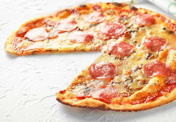 Tasty Pepperoni Pizza Table — Stock Photo, Image