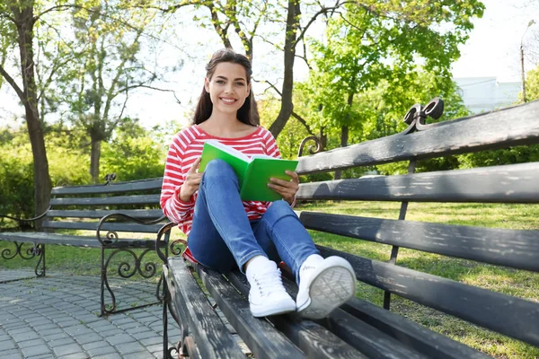 Beautiful Young Woman Resting Park Book — Stock Photo, Image
