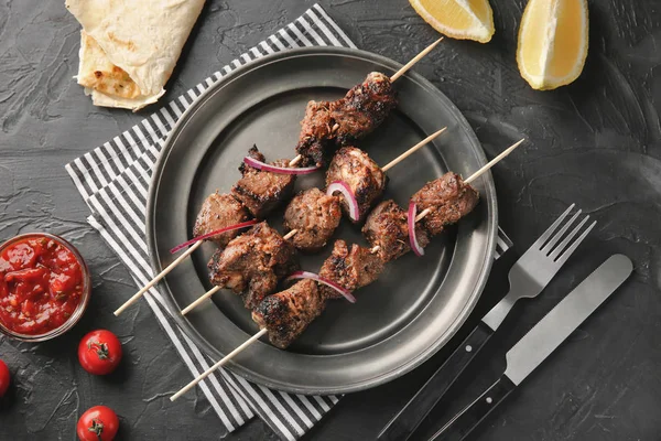 Plate Juicy Meat Barbecue Skewers — Stock Photo, Image