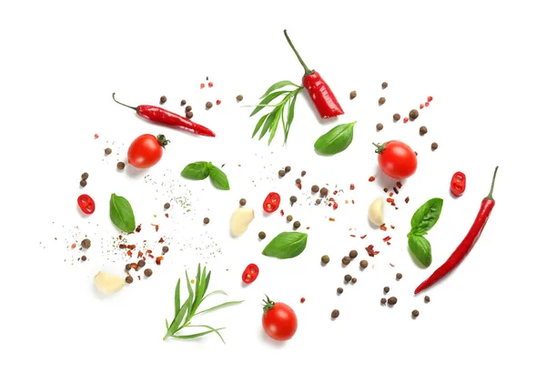 Frische Tomaten Kräuter Und Gewürze Auf Weißem Hintergrund — Stockfoto