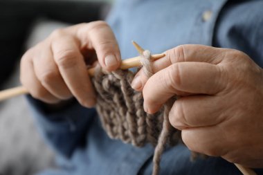 Üst düzey kadın sıcak eşarp, closeup örgü