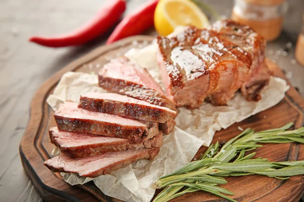 Board Tasty Grilled Steak Grey Background — Stock Photo, Image