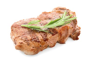 Beyaz zemin üzerine lezzetli ızgara biftek