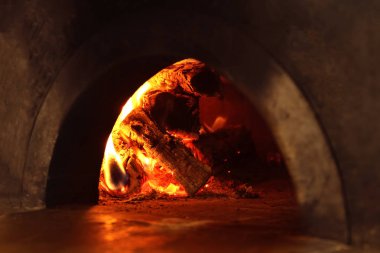 Lokanta mutfağı odun yanan ile fırın