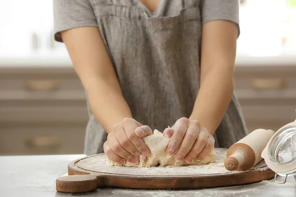 Woman Preparing Dough Pizza Table Kitchen Closeup — Stock Photo, Image