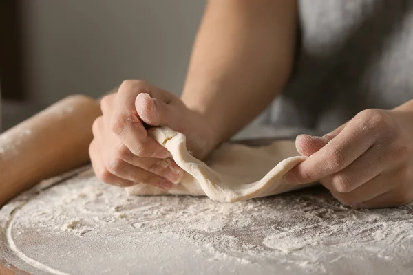 Woman Preparing Dough Pizza Table Kitchen Closeup — Stock Photo, Image