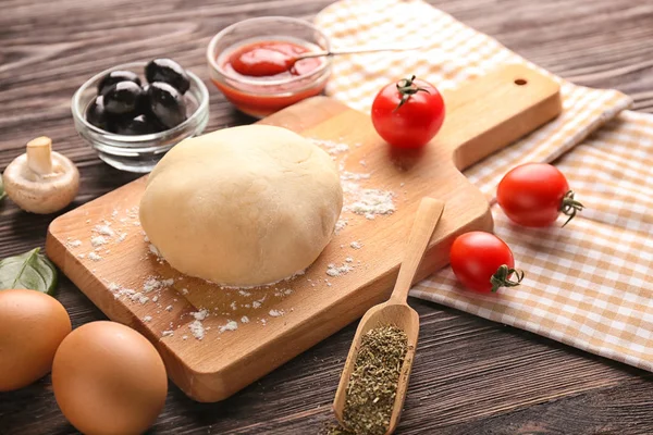 Wooden Board Raw Dough Ingredients Pizza Table — Stock Photo, Image