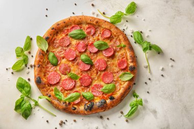 Lezzetli biberli pizza masada