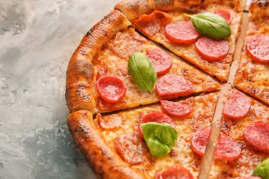 Tablo, closeup lezzetli biberli pizza