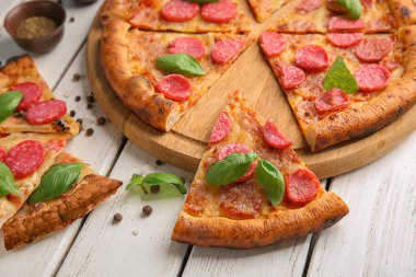 Lezzetli biberli pizza masada