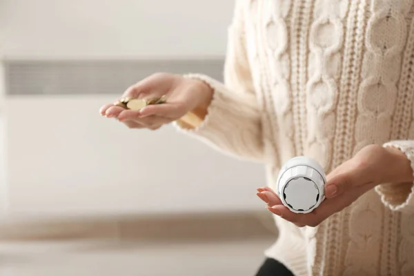 Woman Holding Thermostat Coins Home Heating Saving Concept — Stock Photo, Image