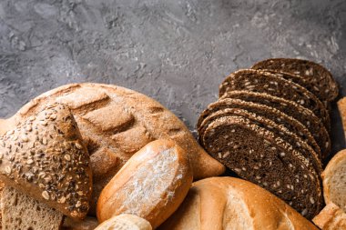 Taze lezzetli ekmek tablosundaki çeşitli