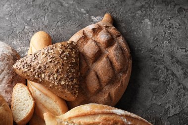 Taze lezzetli ekmek tablosundaki çeşitli