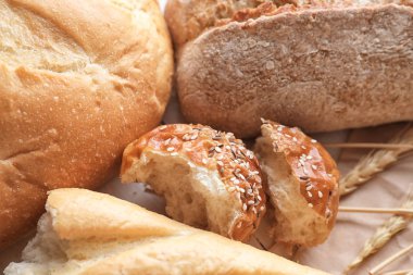 Tablo, closeup farklı ekmek yapım ürünleri