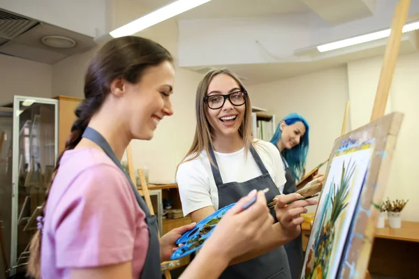 Studenti Umění Malba Dílně — Stock fotografie