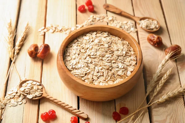 Cuenco Cucharas Con Copos Avena Sobre Mesa Madera — Foto de Stock