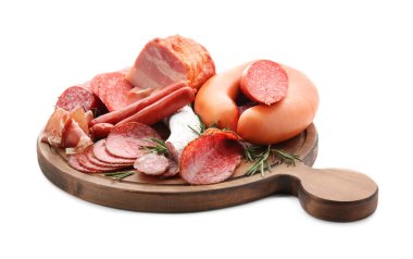 Lezzetli deli et beyaz izole ahşap tahta üzerinde ürün yelpazesine