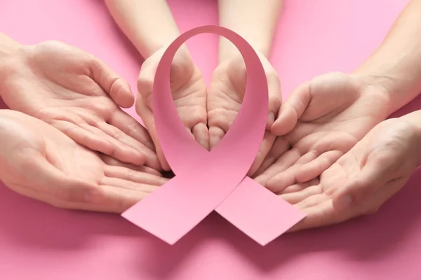 Mãos Femininas Segurando Fita Rosa Fundo Cor Conceito Consciência Câncer — Fotografia de Stock