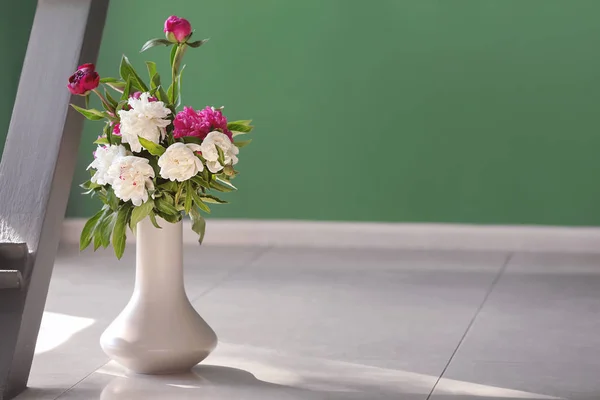 Vase Beautiful Blooming Flowers Floor Indoors — Stock Photo, Image