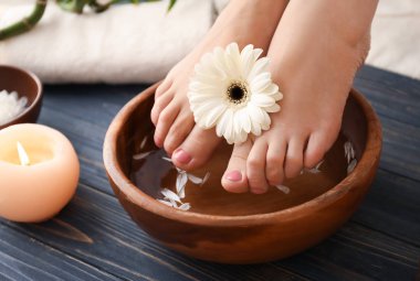 Güzellik salonları, closeup spa Pedikür tedavisi gören genç kadın