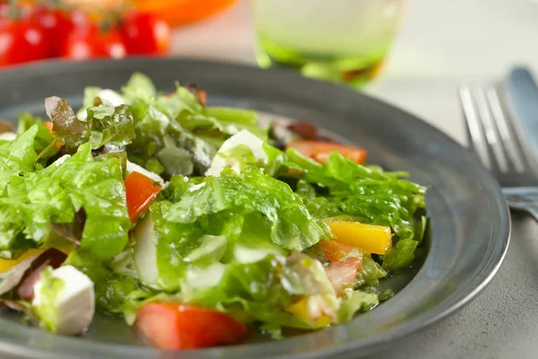 盘子里有新鲜蔬菜沙拉 饮食食品 — 图库照片