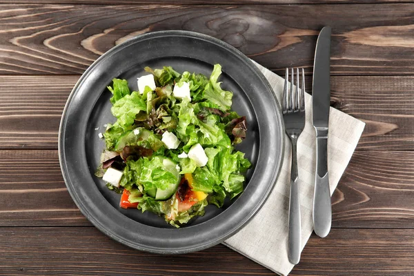 Πλάκα Φρέσκια Σαλάτα Λαχανικών Στο Τραπέζι Διατροφή Διατροφή — Φωτογραφία Αρχείου