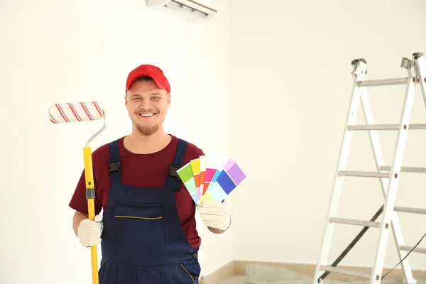 Male Painter Uniform Roller Brush Color Palette Samples Indoors — Stock Photo, Image