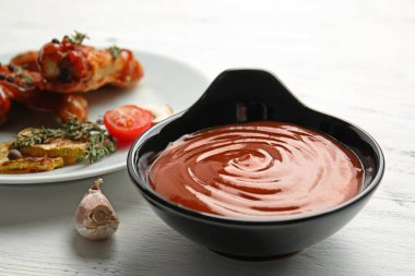 Tablo kase lezzetli barbekü sosu