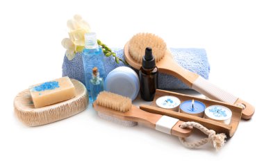 Beyaz arkaplanda güzel bir spa kompozisyonu