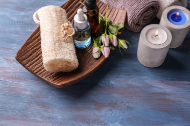 Ahşap arka planda güzel bir spa kompozisyonu