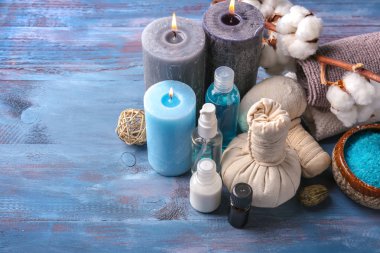 Ahşap arka planda güzel bir spa kompozisyonu