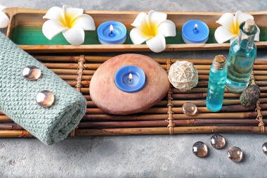 Masadaki güzel spa kompozisyonu