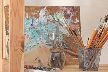 Boya fırçaları ve palet bıçak raf sahipleri